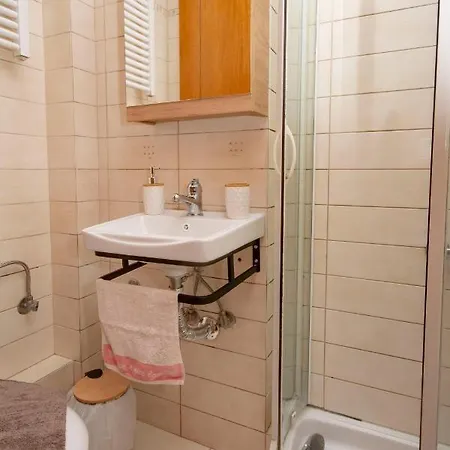 Jasmine House * 基萨莫斯